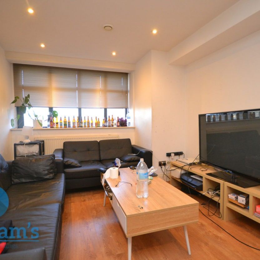 2 bed Apartment for Rent - Photo 1