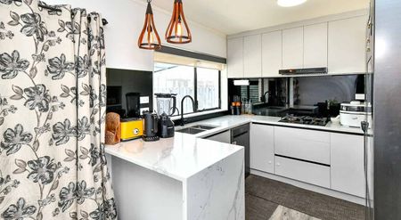 Spacious Family Living - Photo 4