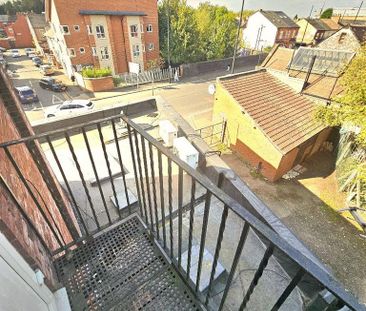 2 bedroom flat to rent - Photo 6