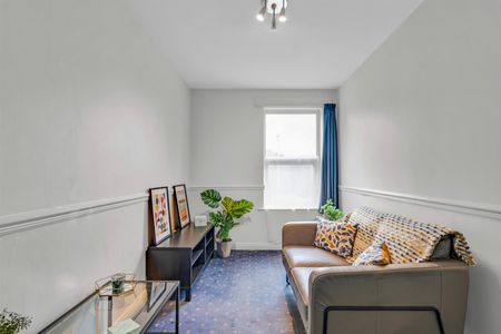 Victoria Terrace, University of Leeds, LS3 1BX - Photo 2