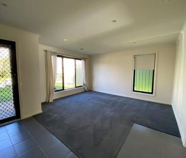 Ideal Family Home in popular Lake Gardens location. - Photo 1