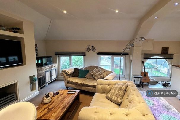 2 bedroom penthouse to rent - Photo 1