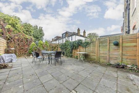 3 bedroom flat to rent - Photo 5