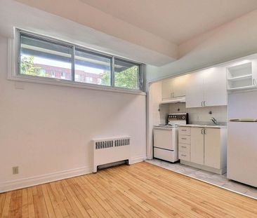 3010 Avenue Van Horne, Montréal, QC - Photo 2