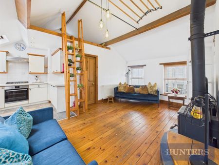 3 bedroom House To Let Total Size: 1018 SQ FT - Photo 2