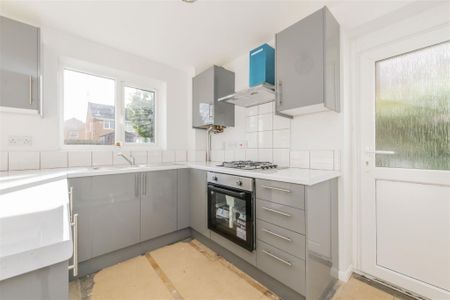 3 bed House - Semi-Detached To Let - Photo 4