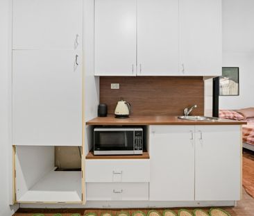 Furnished Studio Apartment in Prime Location - Photo 4
