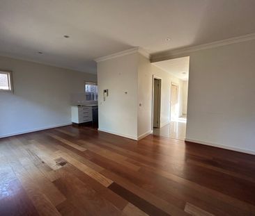 Peaceful and Charming Family Home in Prime Glen Waverley Location!!! - Photo 4