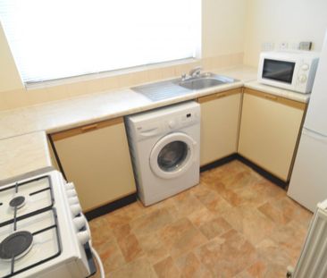 2 bed Apartment - To Let - Photo 3
