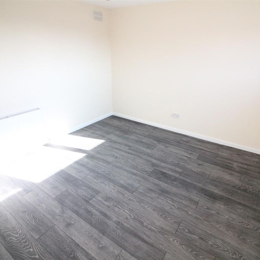 Vicarage Farm Road, Hounslow - Photo 1