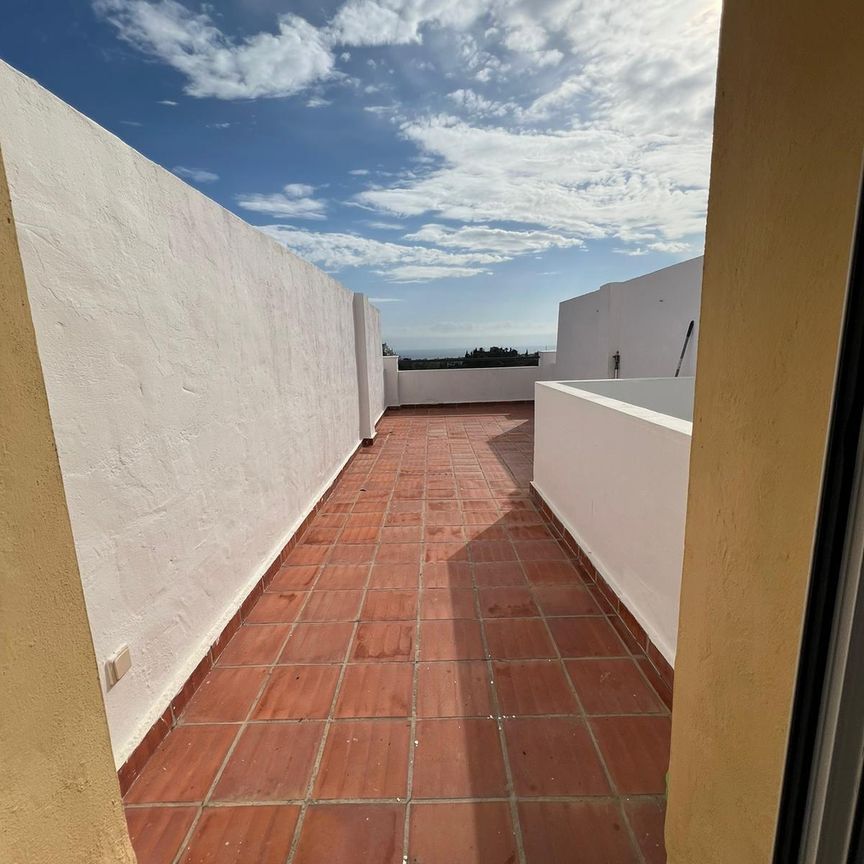 Duplex en alquiler en El Padron, Estepona - Photo 1