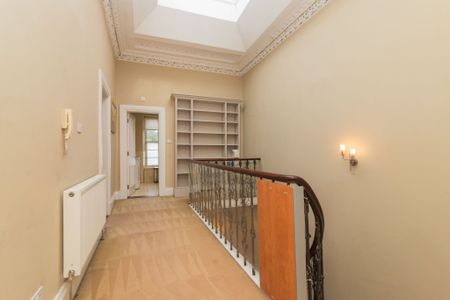 Main Door, 11 Royal Crescent - Photo 2