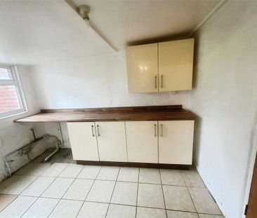 3 bedroom semi-detached house to rent - Photo 6