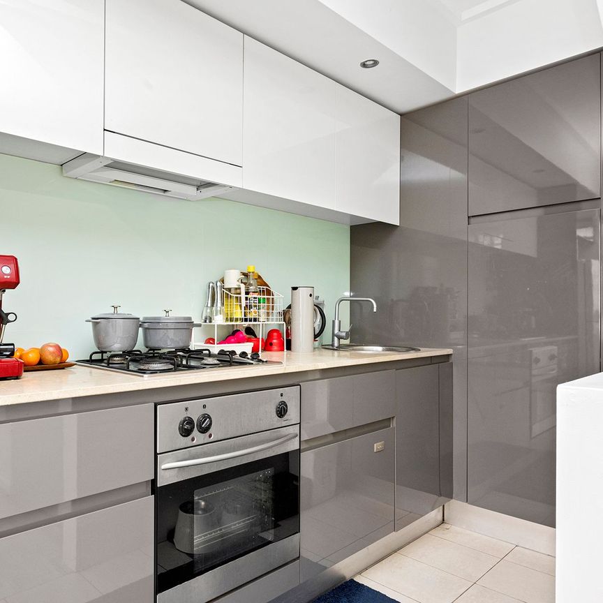 Modern split-level apartment in the heart of Alexandria - Photo 1