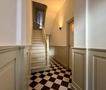 Charmante rijwoning met authentieke herenhuiselementen nabij het ce... - Photo 3