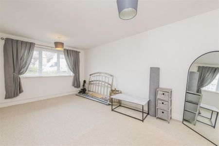 1 bed Flat To Let - Photo 2