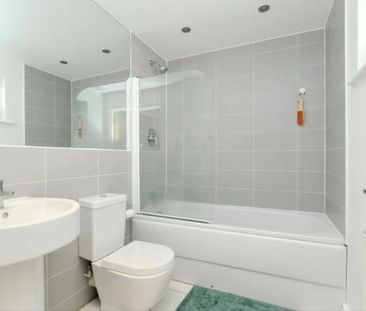 Spacious Room with Stunning Reservoir Views - Photo 1