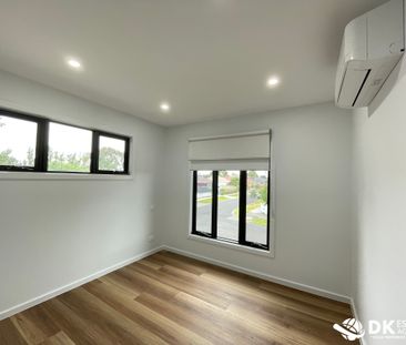 Stunning Townhouse in Albion - Photo 4