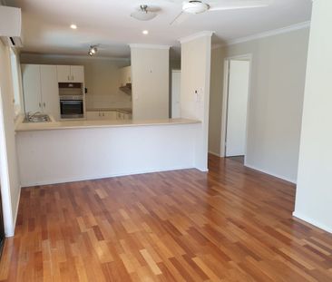 FAMILY HOME WITH LARGE POOL, CLOSE TO SHOPPING MALL & BROADWATER - Photo 2
