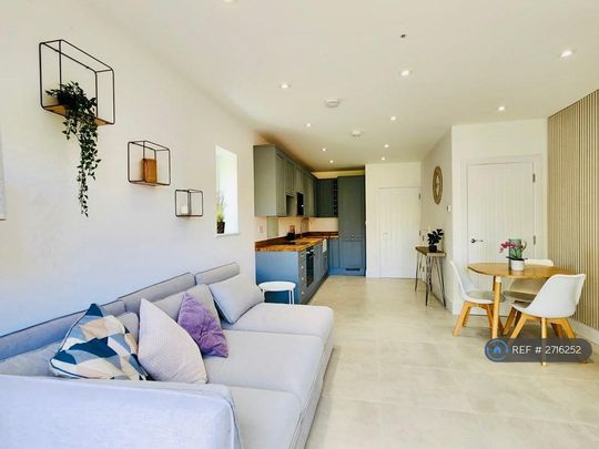 3 bedroom semi-detached house to rent - Photo 1