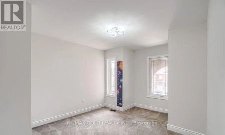 174 SUTHERLAND AVENUE - Photo 5