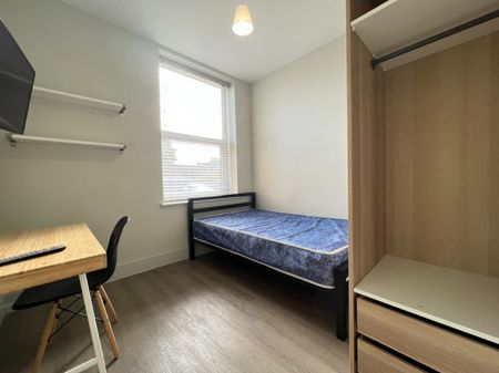 3 bed Apartment for Rent - Photo 3