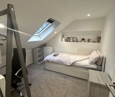 Room in a Shared Flat, Colson Road, CR0 - Photo 1