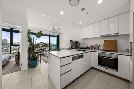 Bright 1-Bedroom Oasis in Newstead - Photo 5