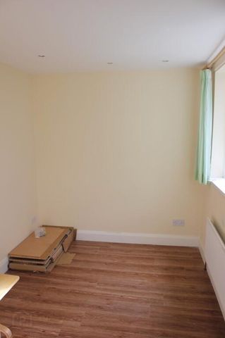 8 Enfield Street (STUDENT LET), Portstewart, BT55 7AL - Photo 3