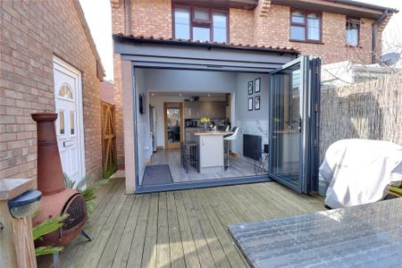 2 bedroom semi-detached house to rent - Photo 3