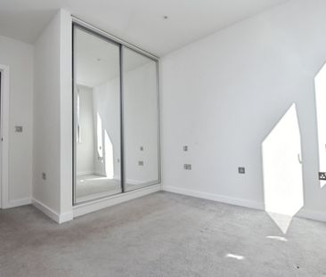 Flat to rent - High Street, Bromley, BR1 - Photo 4