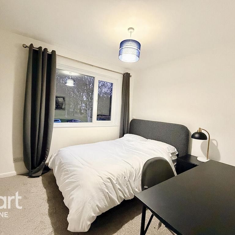 4 bedroom terraced house to rent - Photo 1