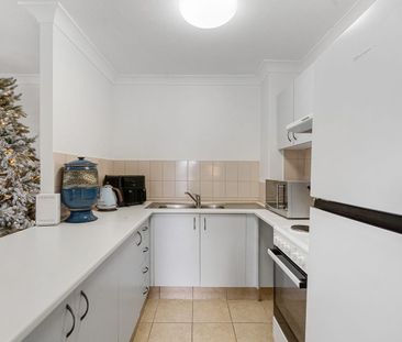 2 Bedroom Apartment in the Heart of Surfers Paradise - Photo 3