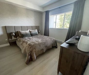 King + Crescent Furnished Condo in South Surrey - Photo 2
