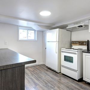 2 1/2 Rénové à Ste-Thérèse - Libre - Photo 2
