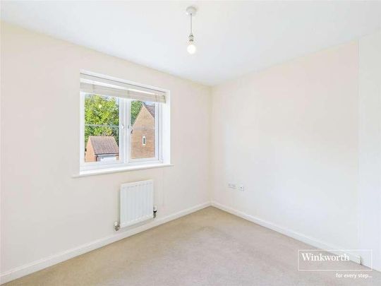Roe Gardens, Three Mile Cross, Reading, RG7 - Photo 1