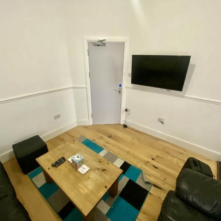 4 bedroom house to rent - Photo 1