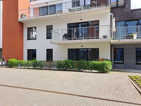 Gelijkvloers appartement met overdekte autostaanplaats en kelderberging - Foto 2