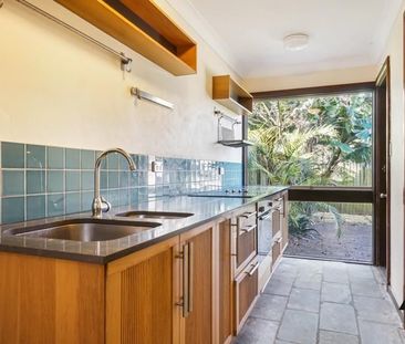 Charming Two-Bedroom Terrace in Leafy Enmore - Photo 3