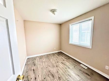 For Lease - 687B Wild Ginger Avenue, Waterloo, Ontario - Photo 2