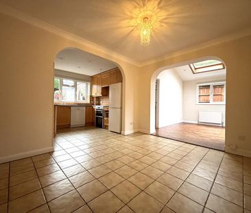 4 bedroom detached house to rent - Photo 3