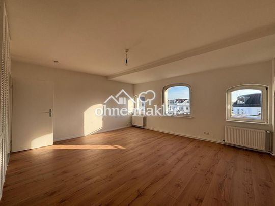 Großzügige Dachgeschosswohnung in begehrter Lage am Hohenzollerndamm - Photo 1