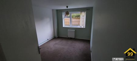 1 bed Flat in York Close , Horsham, RH13 5PH - Photo 4