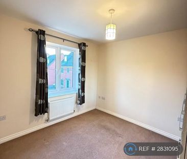 3 bedroom semi-detached house to rent - Photo 2