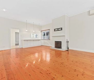 “The Brief: Spacious Family Home in Prime Chelsea Location” - Photo 1