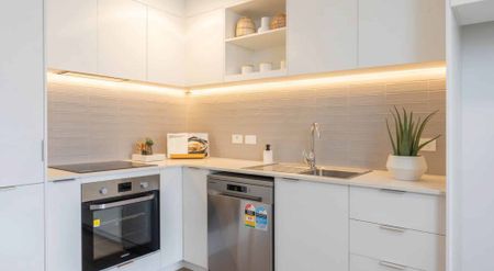 Corner 2 Bedroom Apartment with Large Deck – Mt Albert - Photo 4