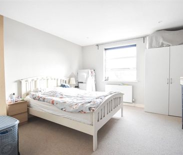 A stylish and beautifully maintained one bedroom second floor apart... - Photo 2
