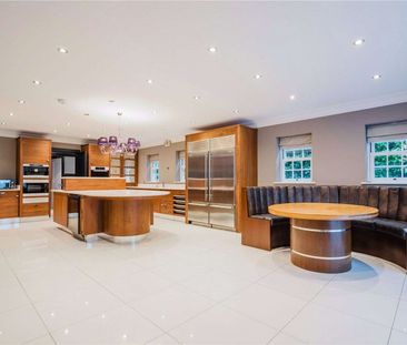A wonderful family home situated on the prestigious Wentworth Estat... - Photo 6