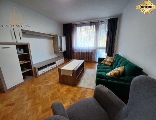 PRENAJÓM 2-izbový zariadený tehlový byt s loggiou po rekonštrukcii na – Fotografia 1