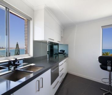 Modern Furnished Unit with Stunning Panoramic Views - Photo 2